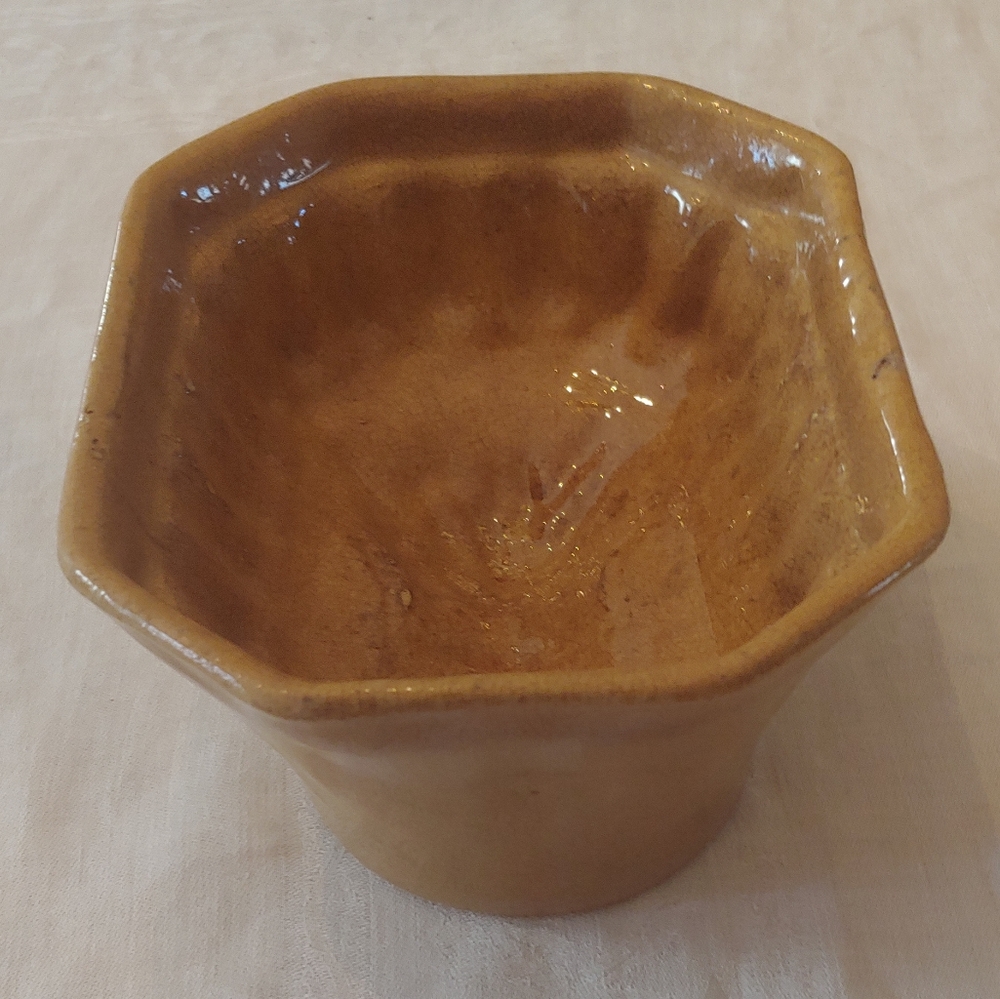 Yellow Ware Mold - Picture 6 of 15